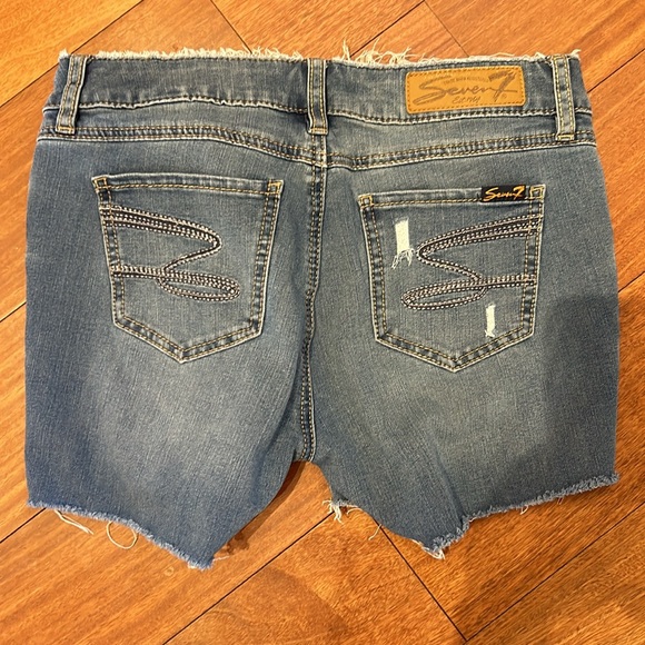 Seven 7 Cutoffs - Picture 4 of 4